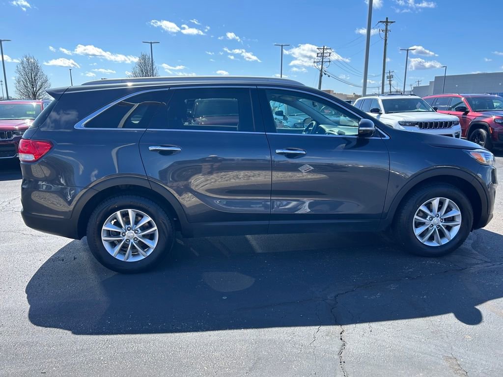 Used 2017 Kia Sorento LX w/ LX Convenience Package image 8