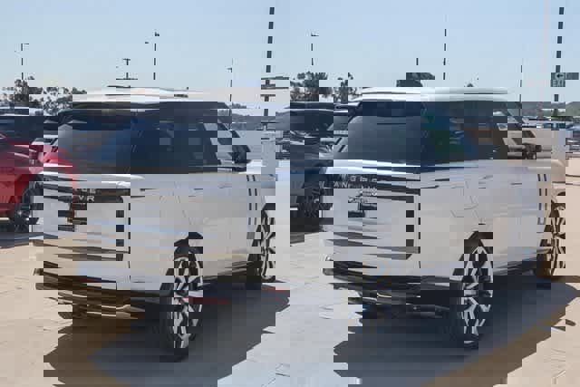 New 2025 Land Rover Range Rover SE image 4