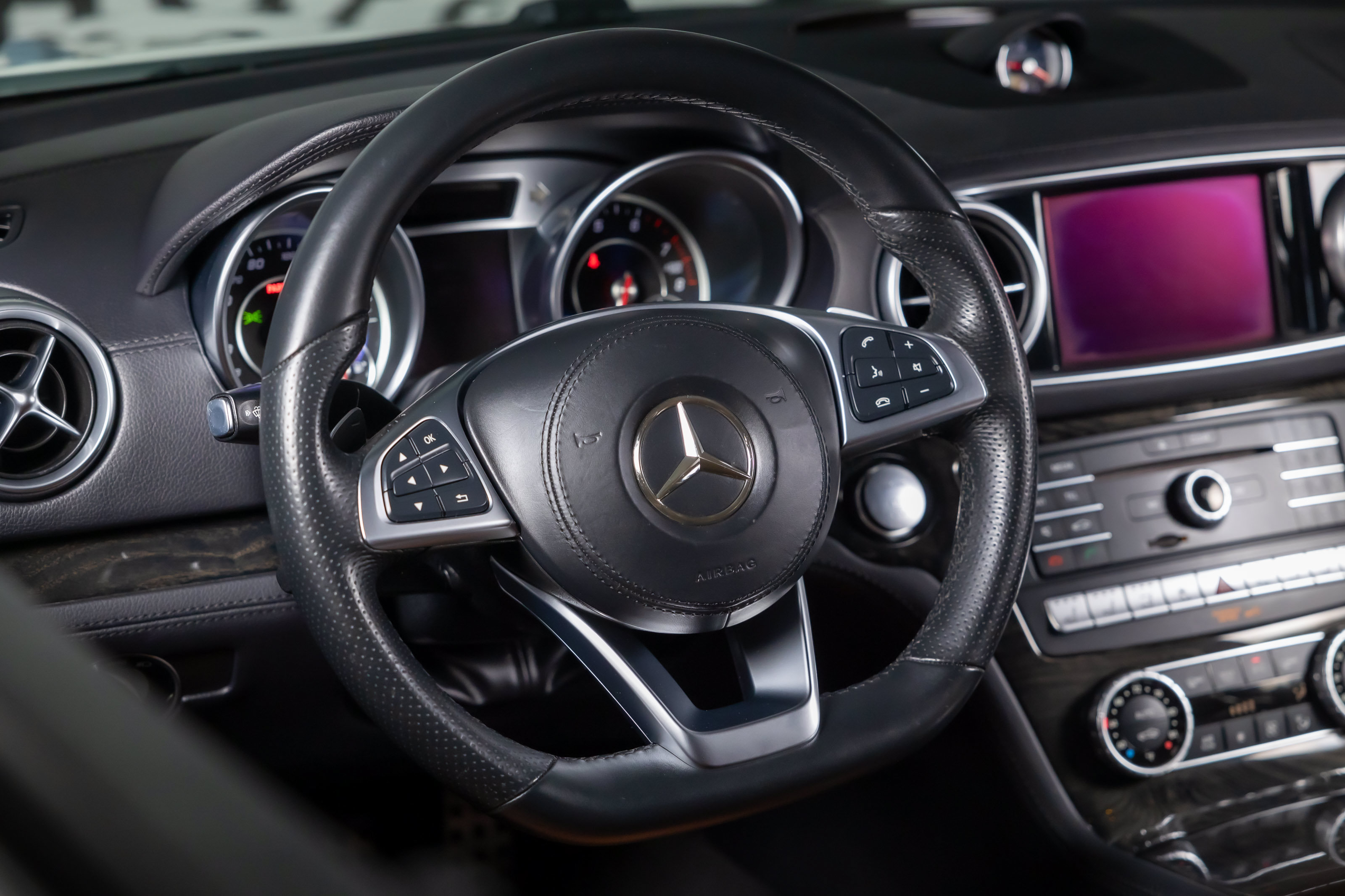 Used 2020 Mercedes-Benz SL 550 image 23