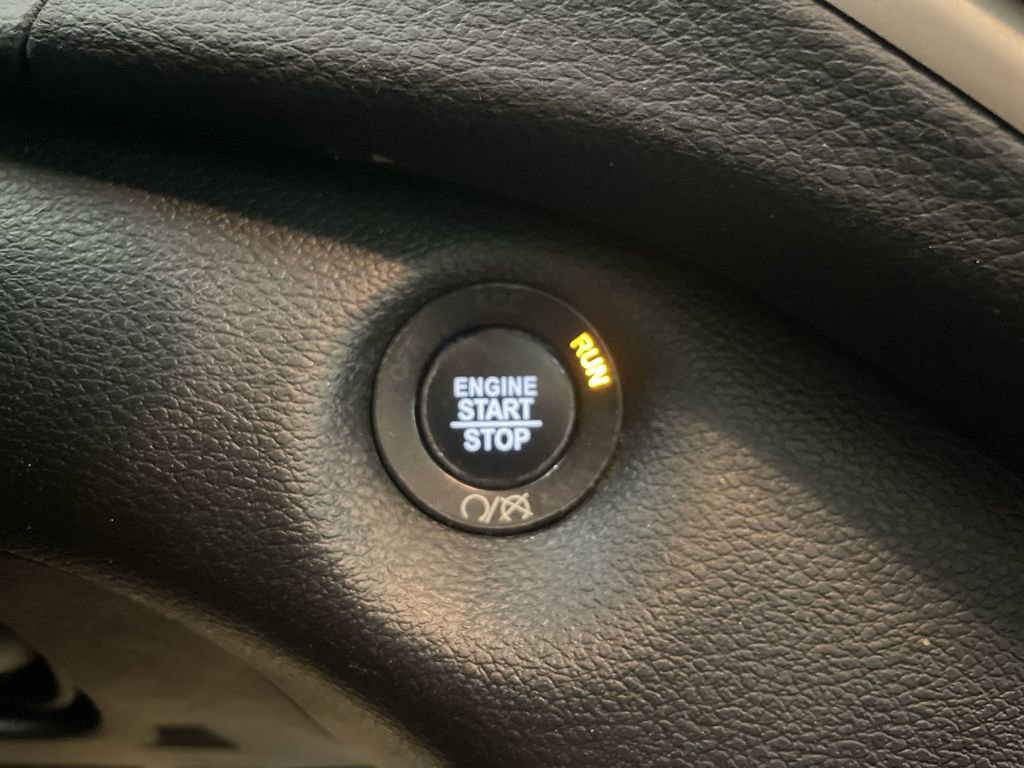Used 2018 Jeep Cherokee Limited AWD/4WD image 10