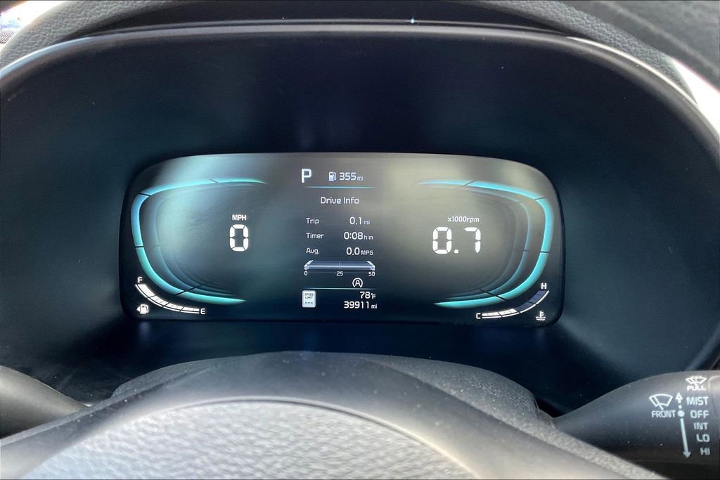 Used 2025 Kia Soul LX w/ LX Technology Package FWD image 13