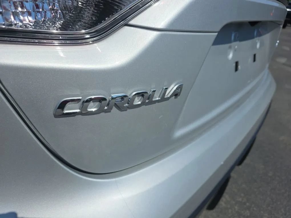 Used 2025 Toyota Corolla SE FWD image 11