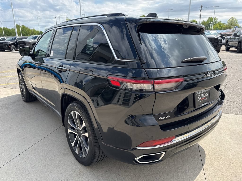 Used 2023 Jeep Grand Cherokee Overland w/ Luxury Tech Group IV AWD/4WD image 7