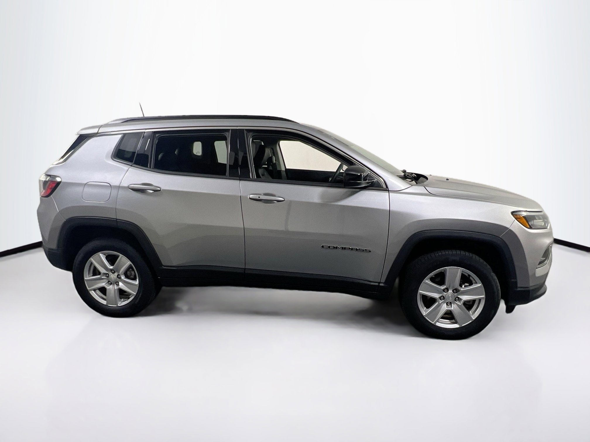 Used 2022 Jeep Compass Latitude image 4