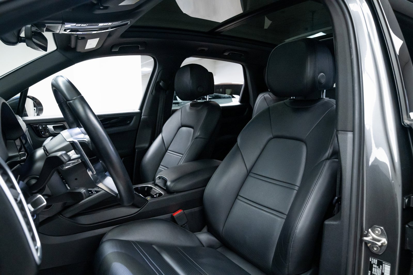 Used 2019 Porsche Cayenne image 18