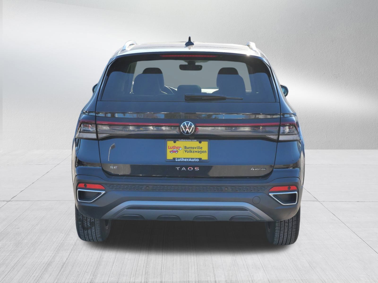 Certified 2025 Volkswagen Taos SE image 6