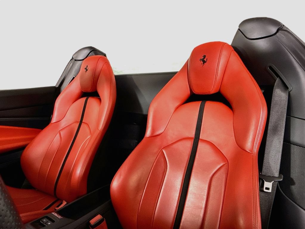 Certified 2022 Ferrari F8 Tributo RWD image 4