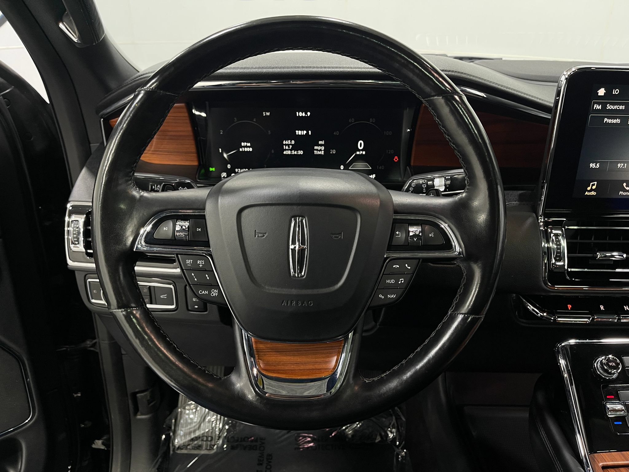 Used 2019 Lincoln Navigator Reserve AWD/4WD image 22