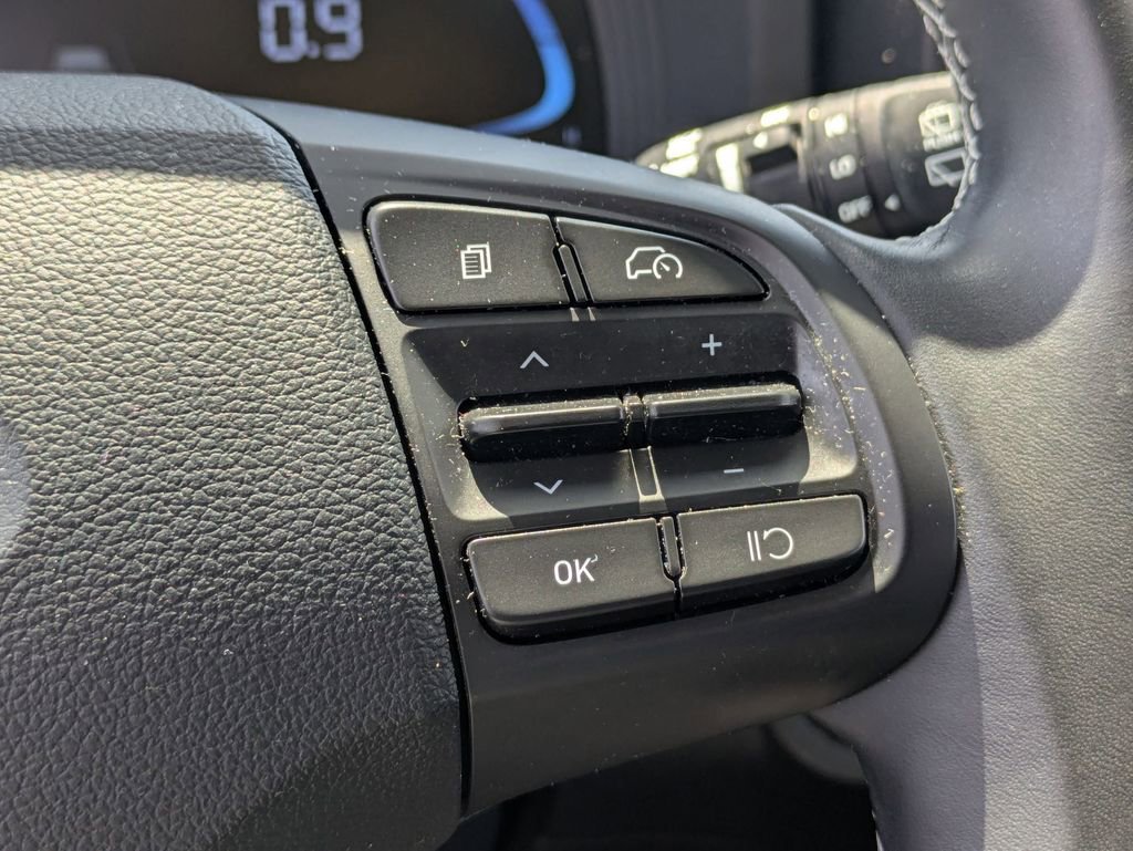 Used 2025 Hyundai Venue SEL FWD image 21