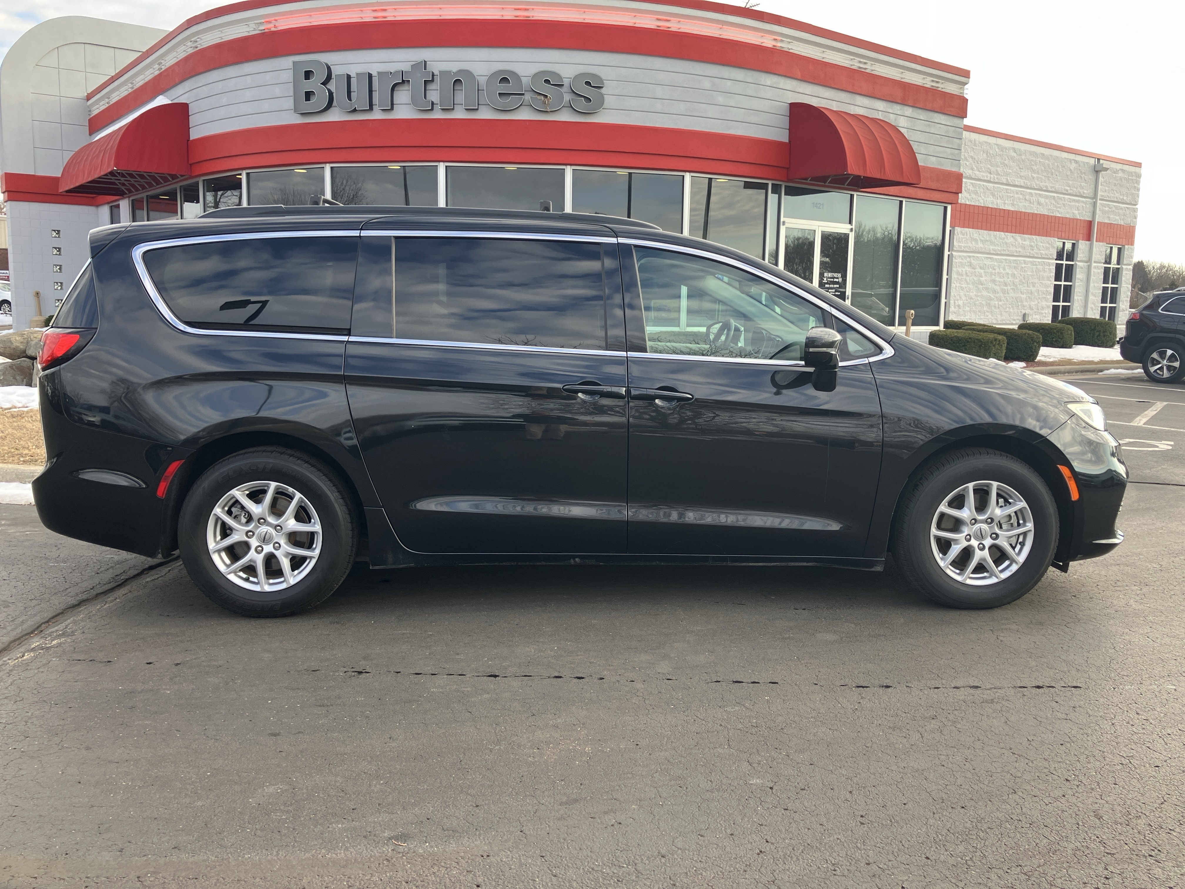 Used 2022 Chrysler Pacifica Touring-L image 24