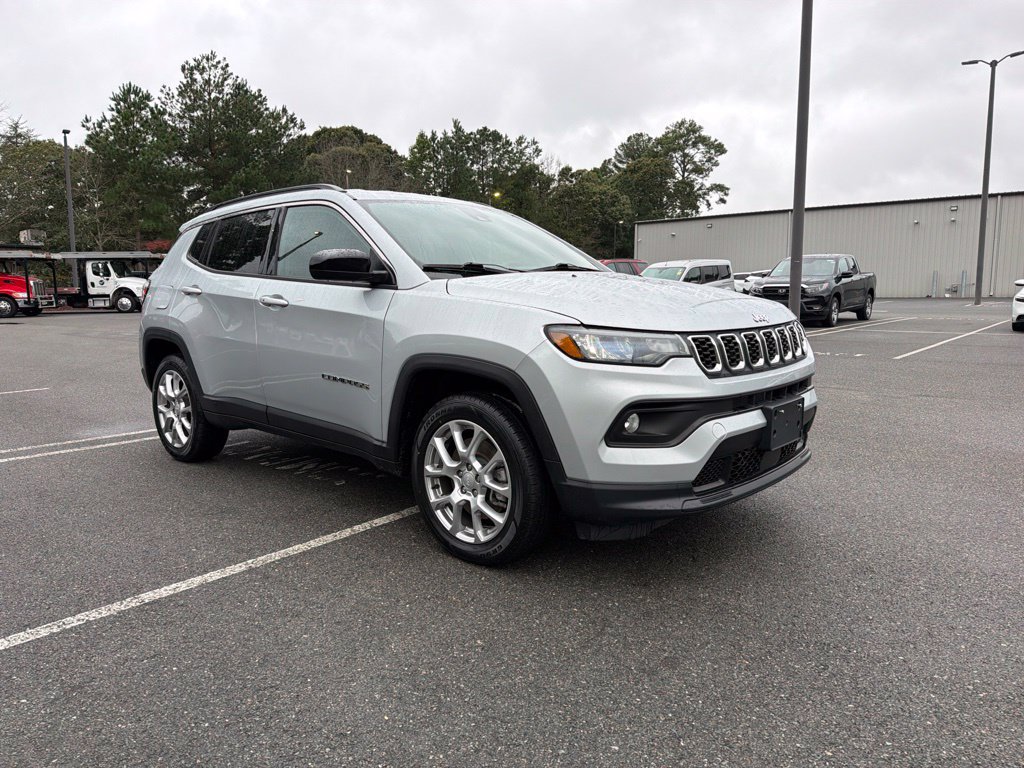 Certified 2024 Jeep Compass Latitude AWD/4WD image 4