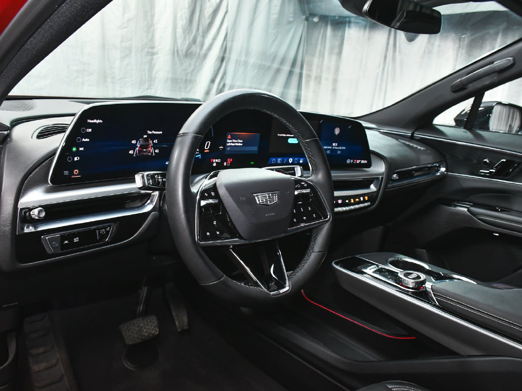 Used 2024 Cadillac Lyriq Luxury AWD/4WD image 19