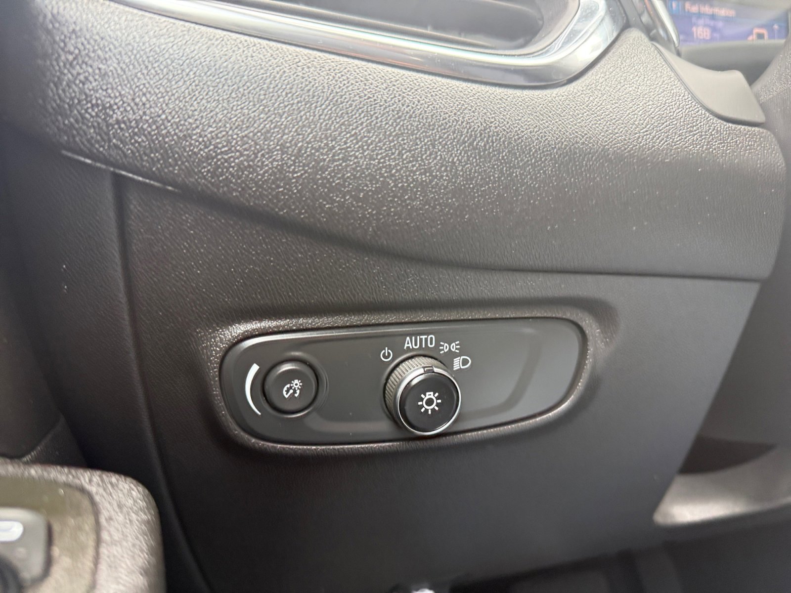 Used 2024 Chevrolet Equinox LS w/ LS Convenience Package FWD image 23
