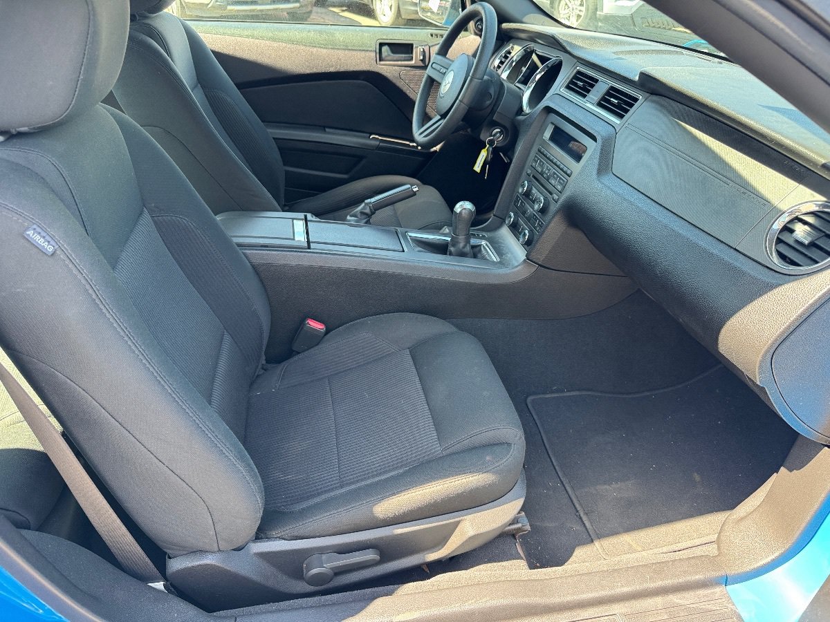 Used 2010 Ford Mustang Coupe RWD image 11