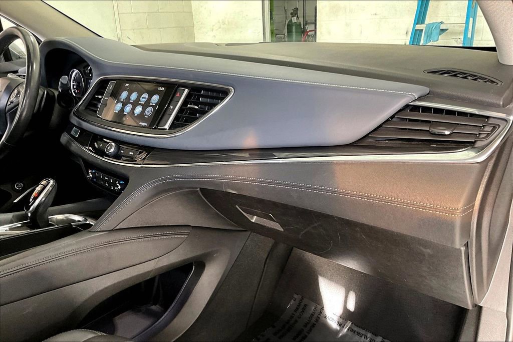 Used 2018 Buick Enclave Essence image 24