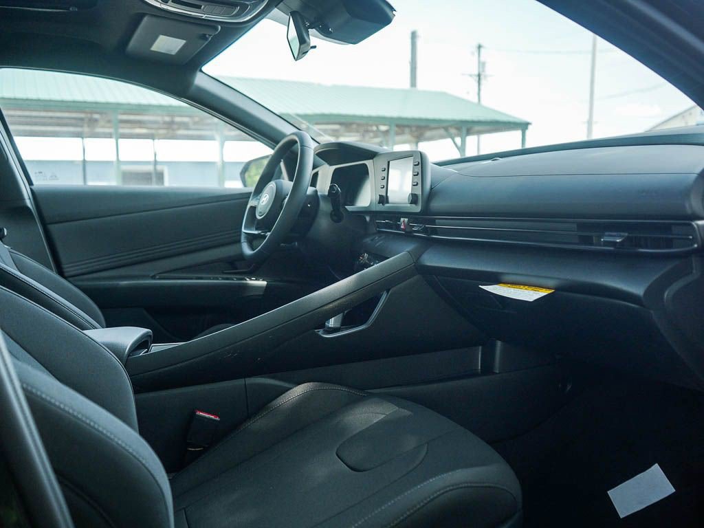 New 2026 Hyundai Elantra SEL Sport Premium w/ Cargo Package FWD image 9