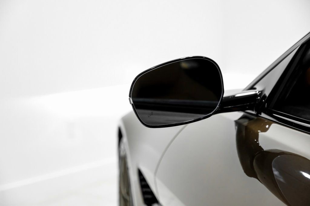 Used 2025 Aston Martin Vanquish RWD image 27