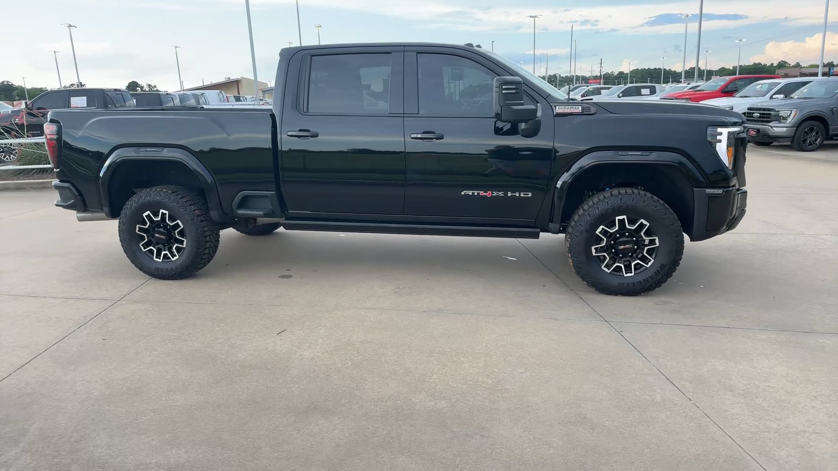 Used 2024 GMC Sierra 2500 AT4X AWD/4WD image 8