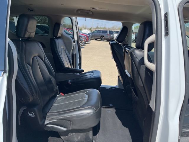 Used 2018 Chrysler Pacifica Touring-L Plus image 19