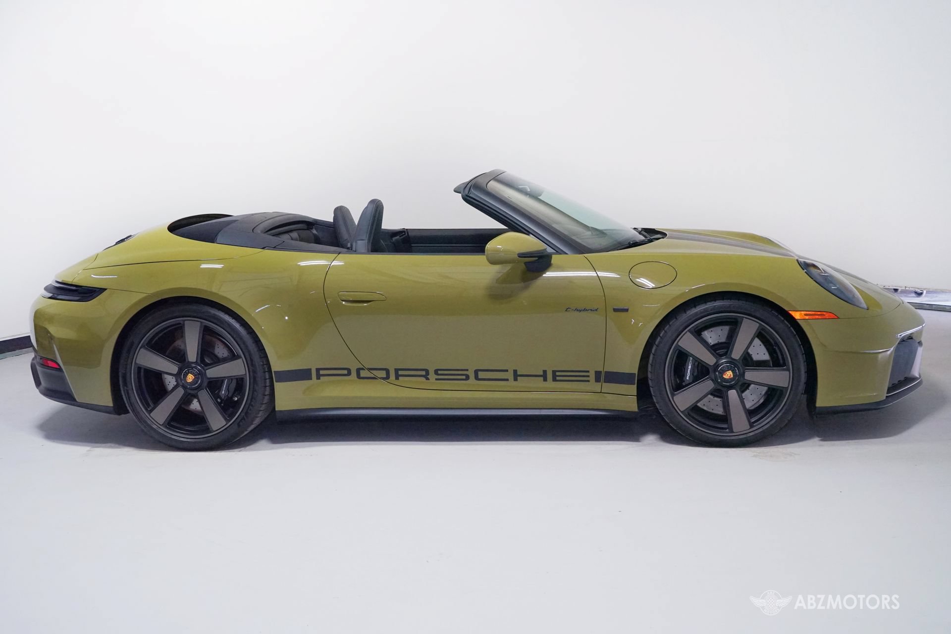 Used 2026 Porsche 911 GTS RWD image 3