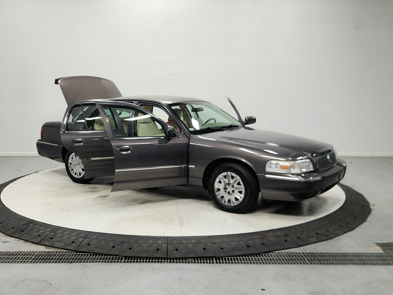 Used 2007 Mercury Grand Marquis GS RWD image 9