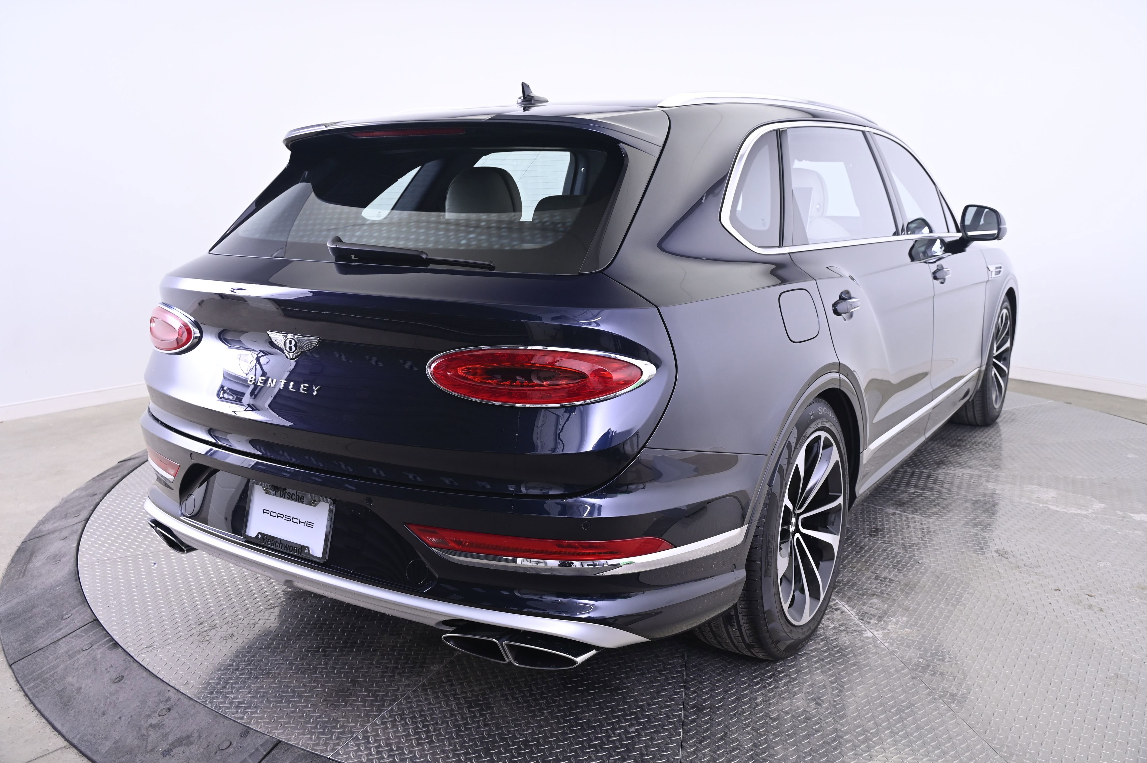 Used 2024 Bentley Bentayga Extended Wheelbase image 7