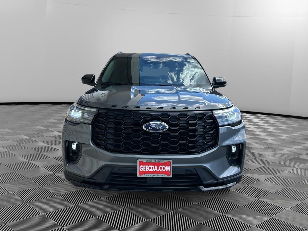 Used 2025 Ford Explorer ST AWD/4WD image 2