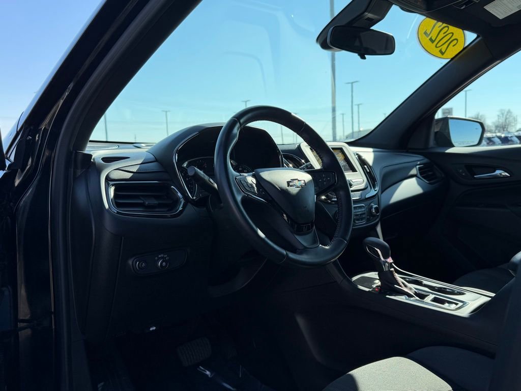 Used 2022 Chevrolet Equinox RS w/ LPO, Floor Liner Package image 11
