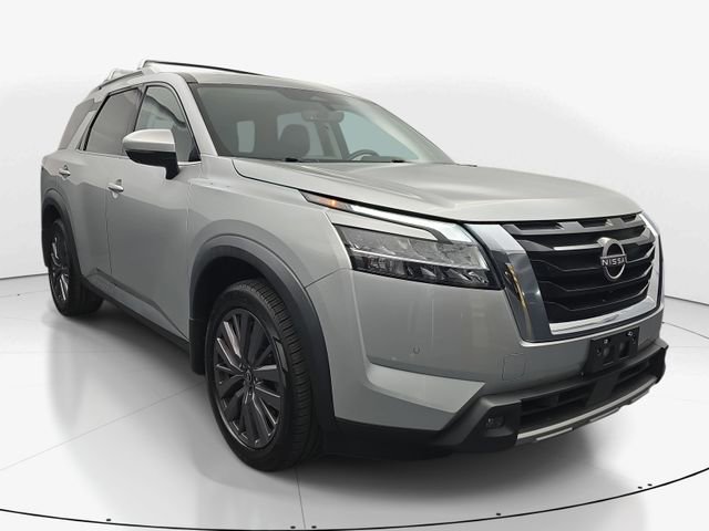 Used 2023 Nissan Pathfinder SL w/ SL Premium Package AWD/4WD image 3
