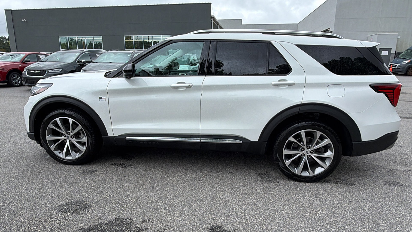 Used 2025 Ford Explorer Platinum w/ Ultimate Package AWD/4WD image 11