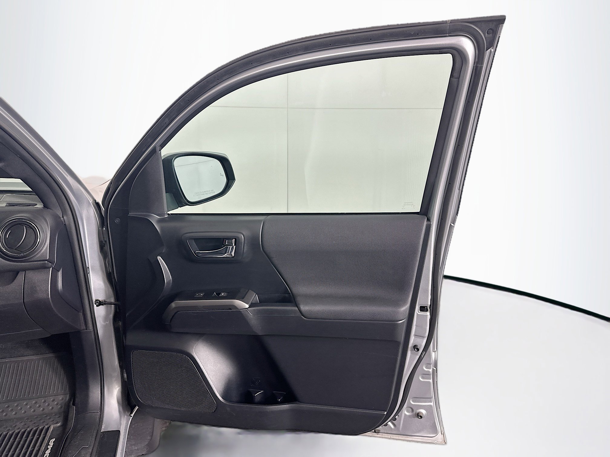 Used 2019 Toyota Tacoma TRD Sport w/ Technology Package image 30