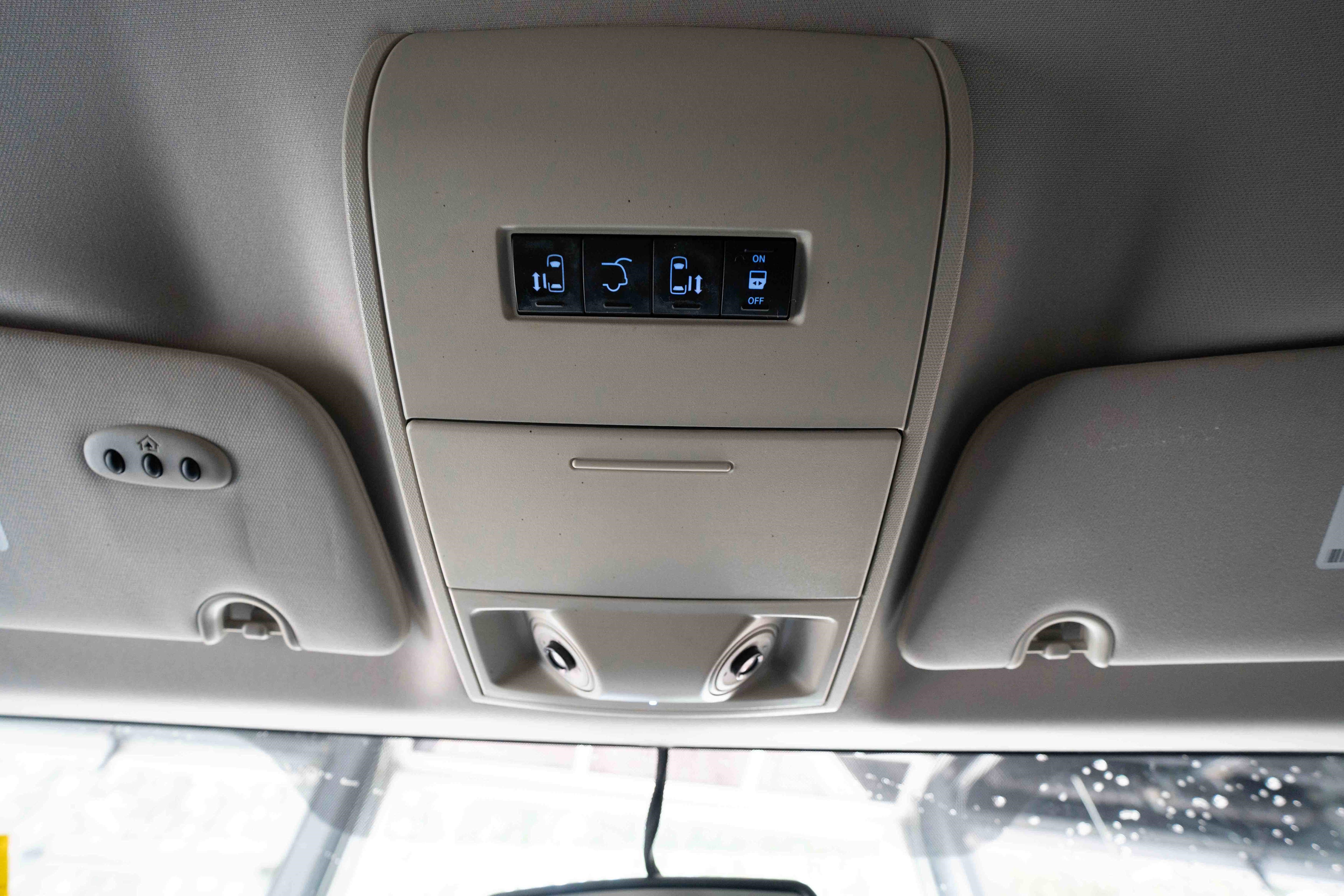 Used 2014 Chrysler Town & Country Touring image 17