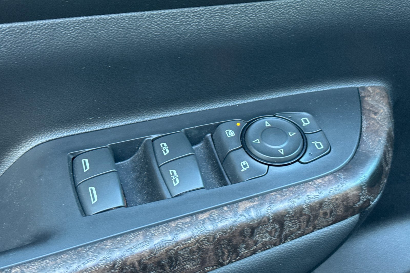 Used 2023 GMC Acadia Denali w/ Black Diamond Edition image 13