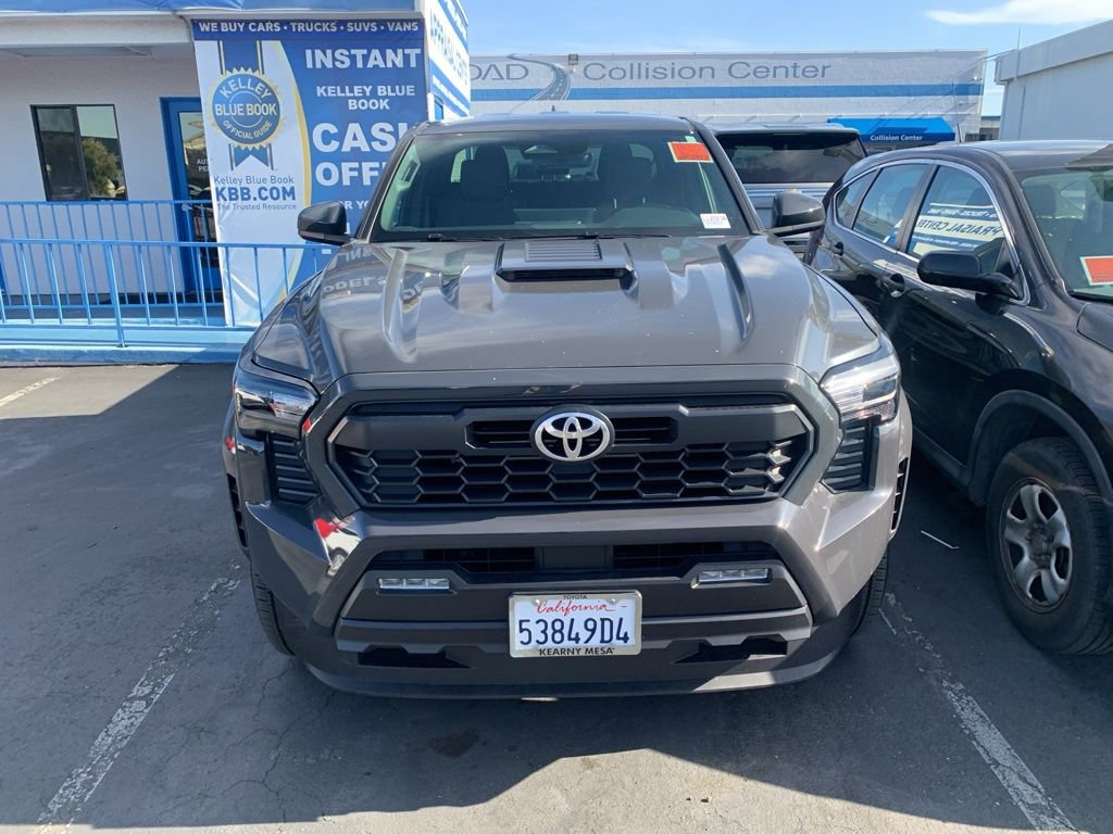 Used 2025 Toyota Tacoma TRD Sport AWD/4WD image 3