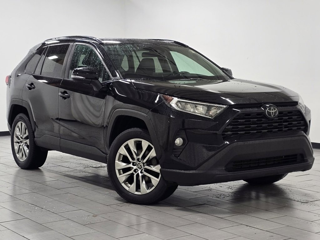 Used 2021 Toyota RAV4 XLE Premium image 2