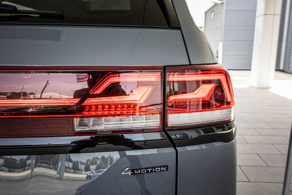 Certified 2024 Volkswagen Atlas Peak Edition SEL AWD/4WD image 14