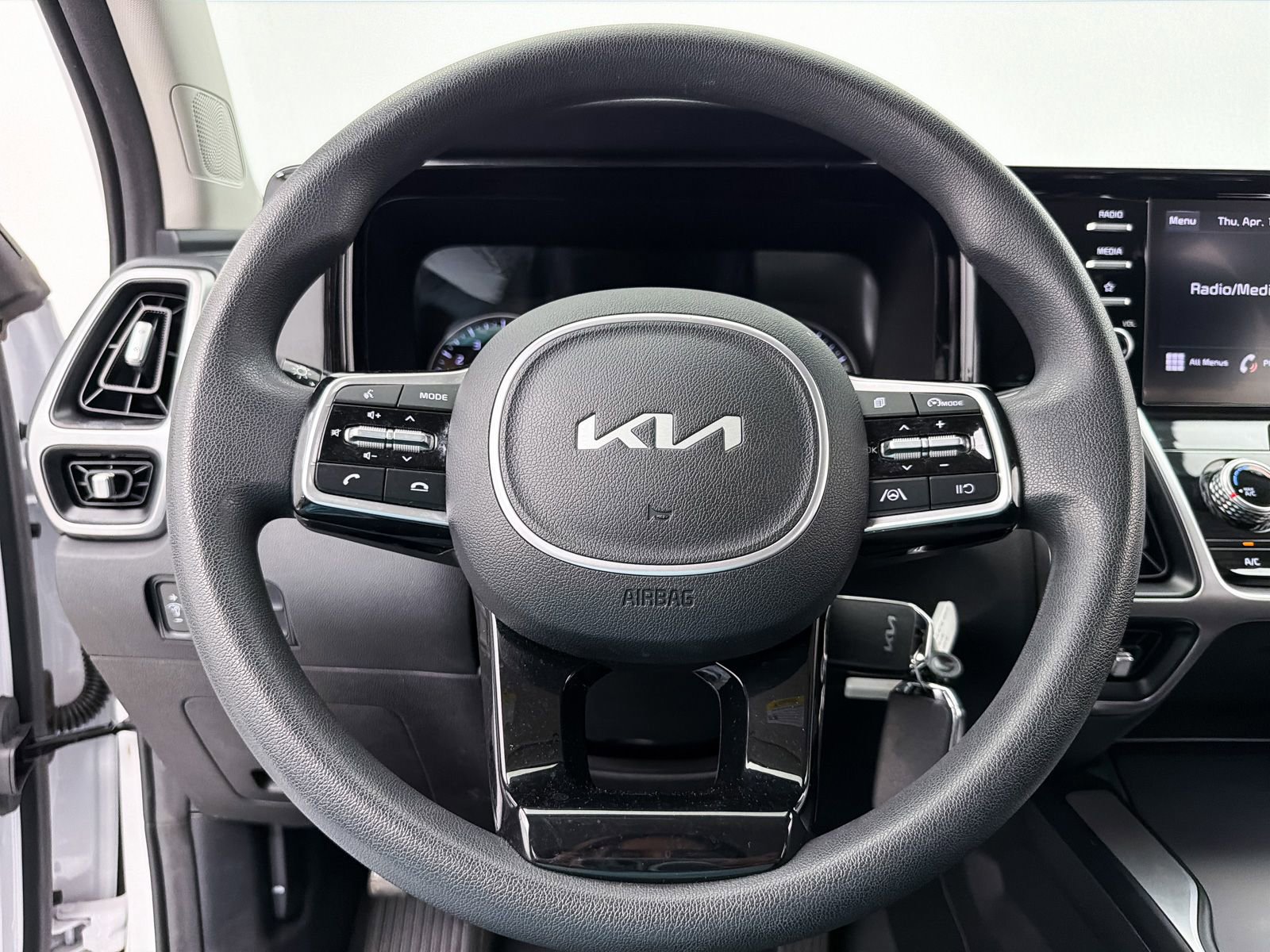 Used 2022 Kia Sorento LX FWD image 3