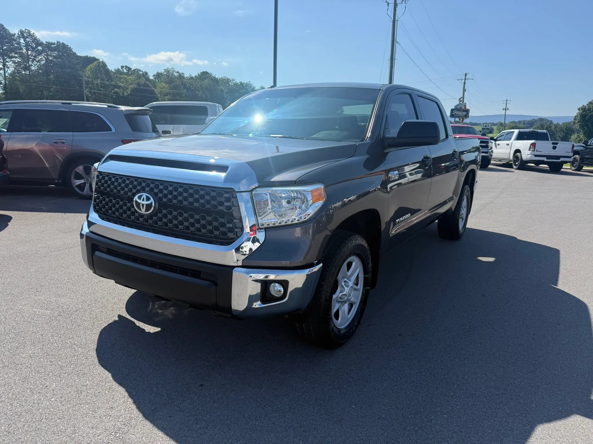 Used 2015 Toyota Tundra SR5 w/ SR5 Upgrade Package AWD/4WD image 2