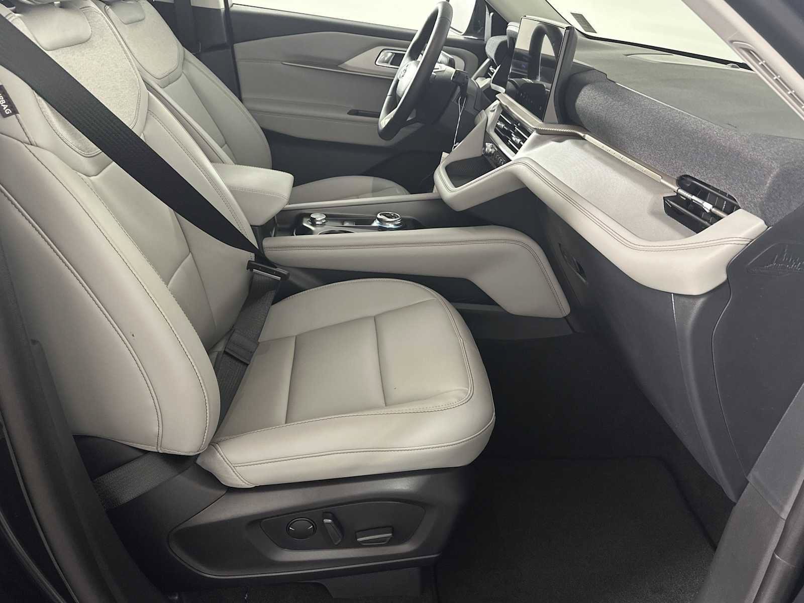 New 2026 Ford Explorer Active w/ Active Comfort Package RWD image 15