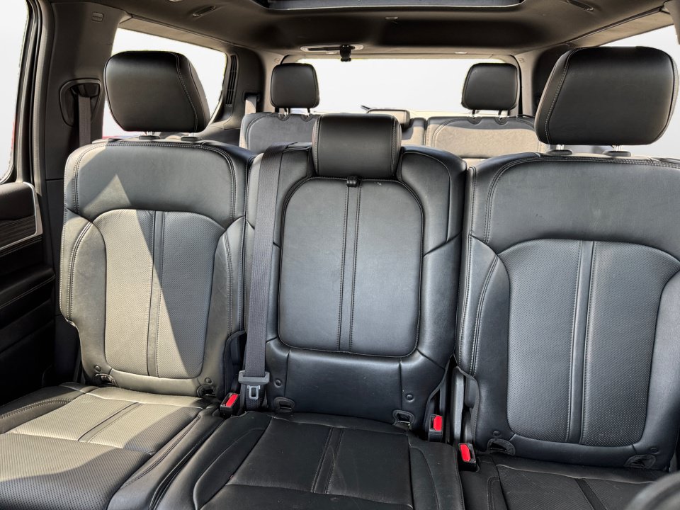 Used 2023 Jeep Wagoneer Series III w/ Premium Group I AWD/4WD image 15