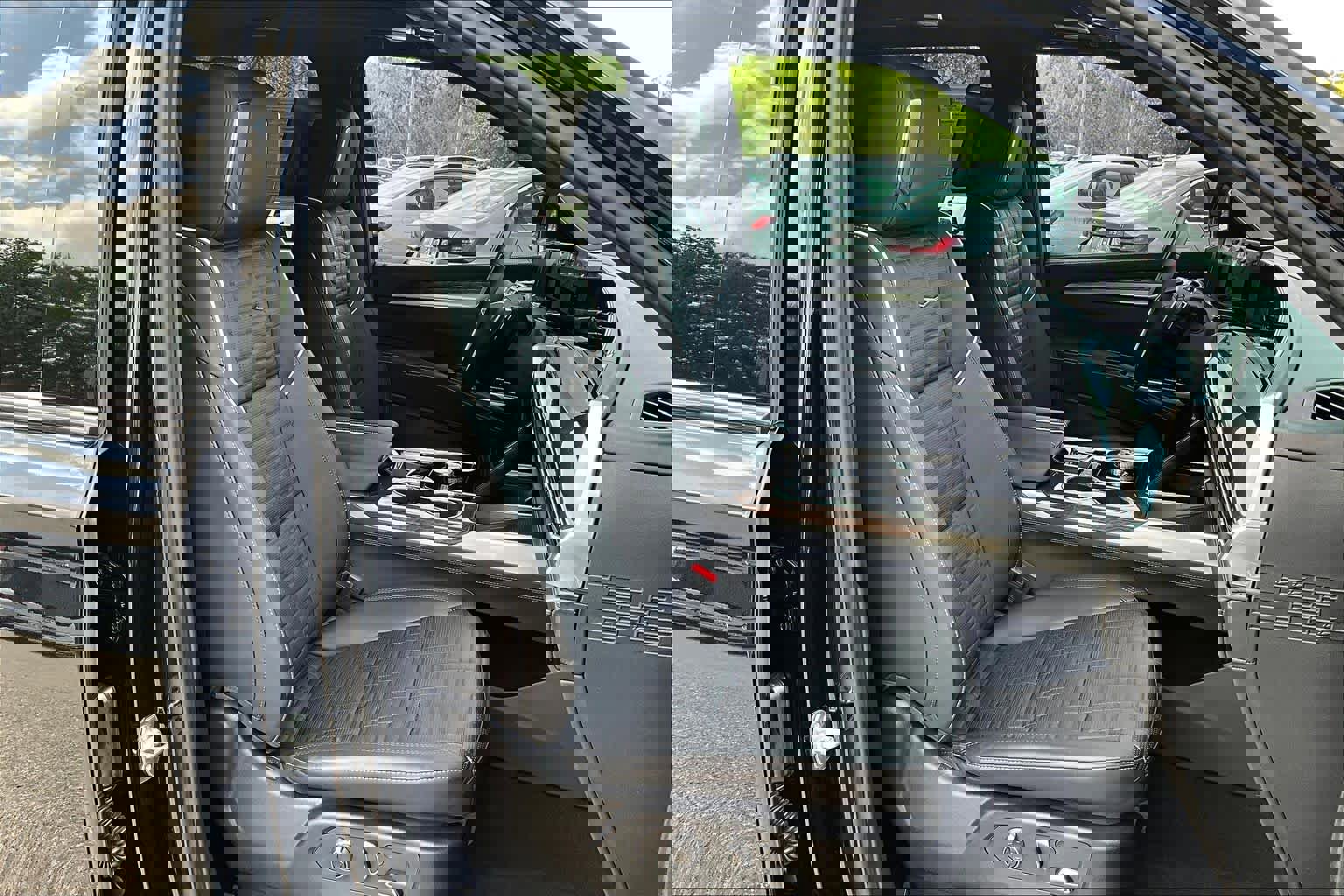 Used 2025 Cadillac Escalade ESV Sport Platinum image 8