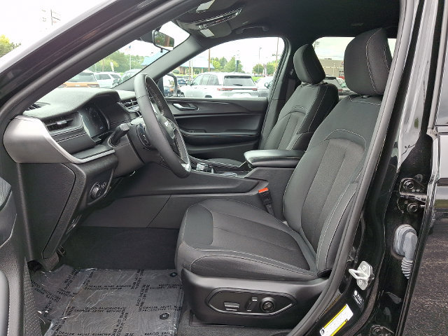 Certified 2025 Jeep Grand Cherokee L Laredo w/ Luxury Tech Group I AWD/4WD image 14