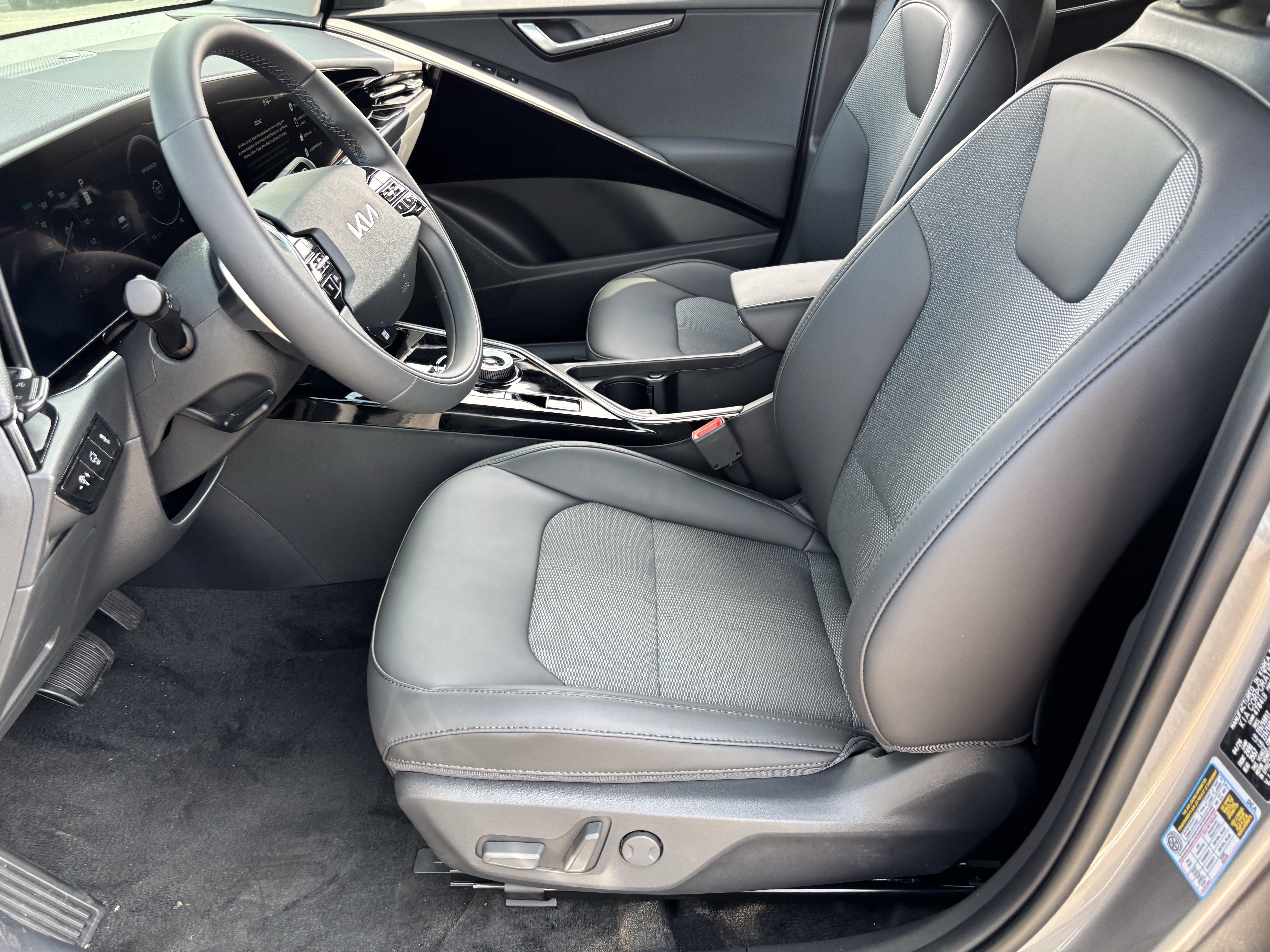 New 2026 Kia Niro Wind FWD image 17
