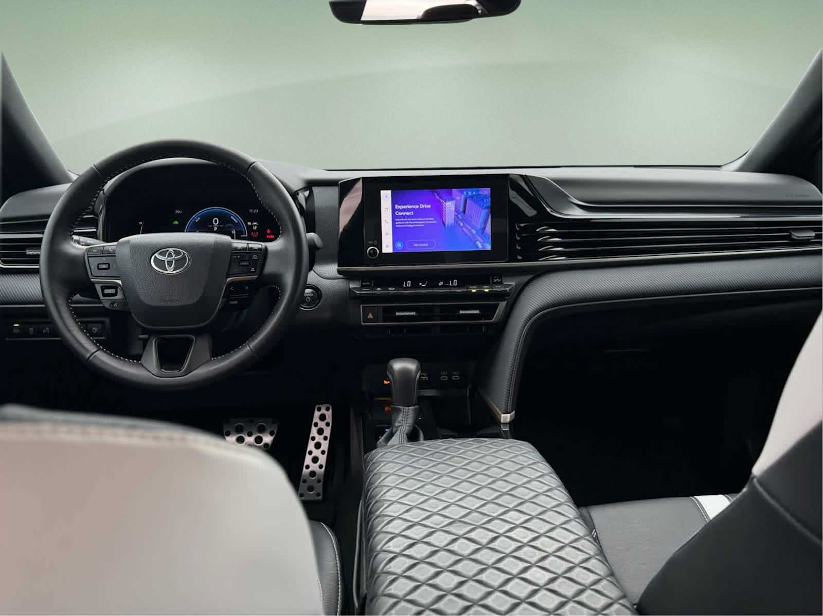 Used 2025 Toyota Camry SE w/ Convenience Package FWD image 14