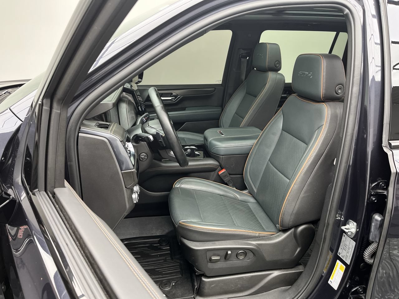 Certified 2025 GMC Yukon XL AT4 w/ AT4 Premium Package AWD/4WD image 11