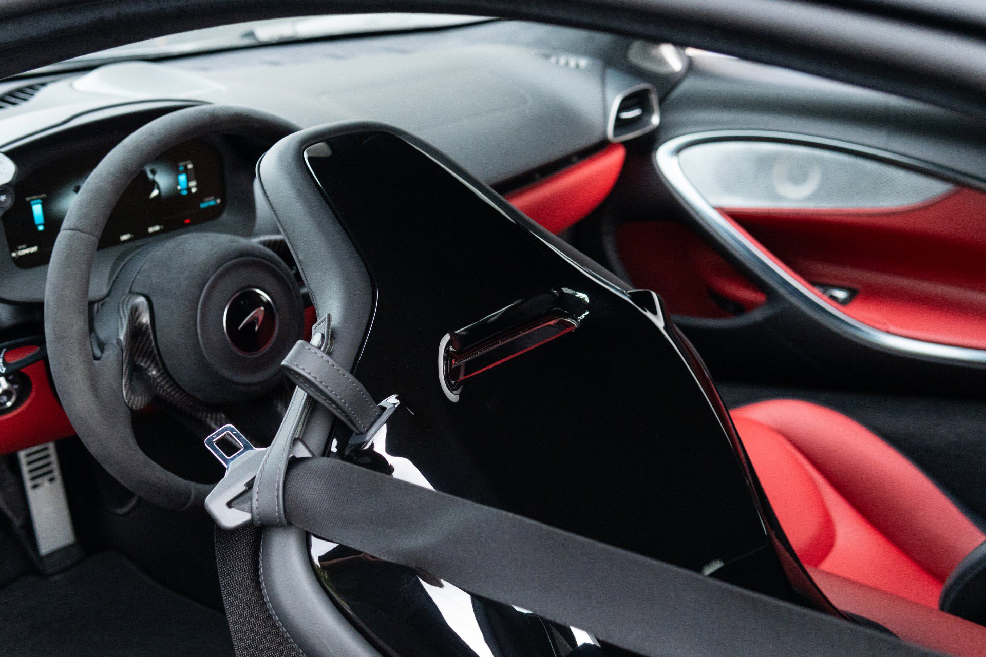 Used 2023 McLaren Artura RWD image 55