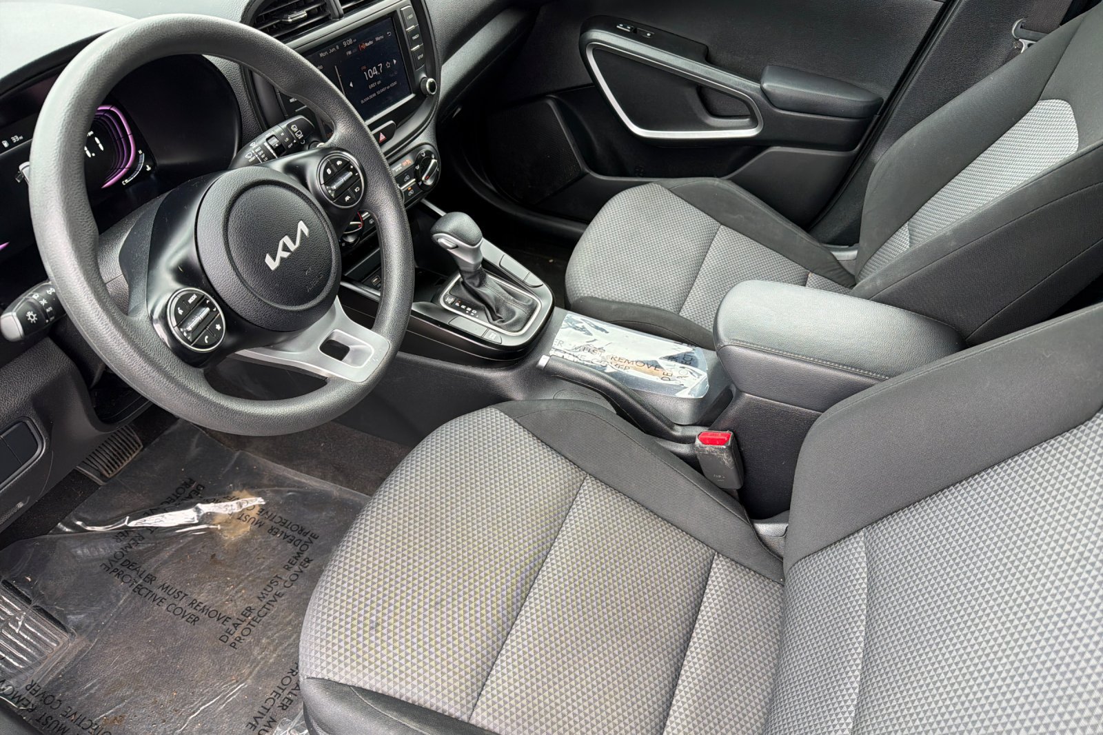 Used 2023 Kia Soul LX w/ LX Technology Package FWD image 9