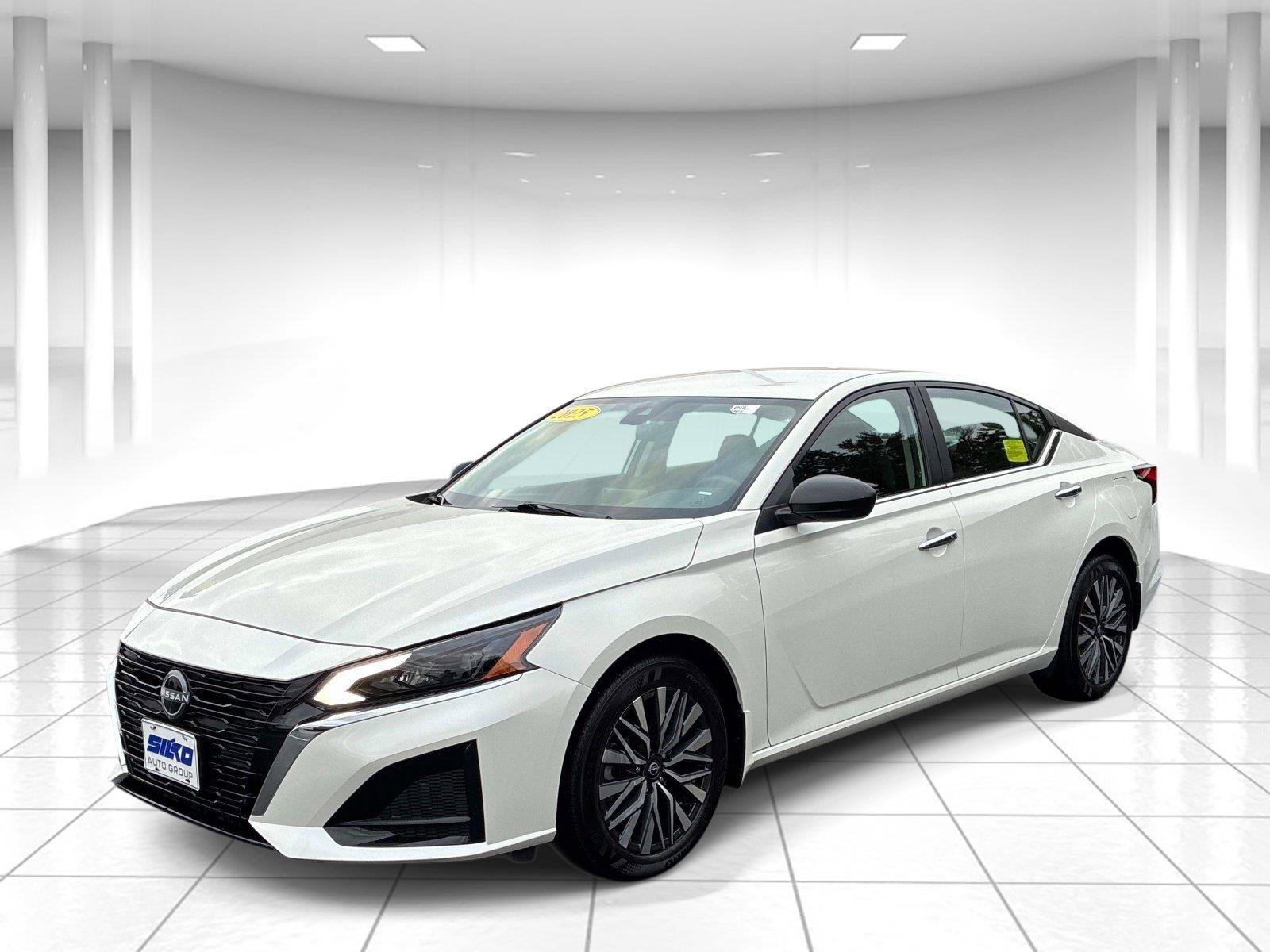 Used 2025 Nissan Altima 2.5 SV AWD/4WD image 4