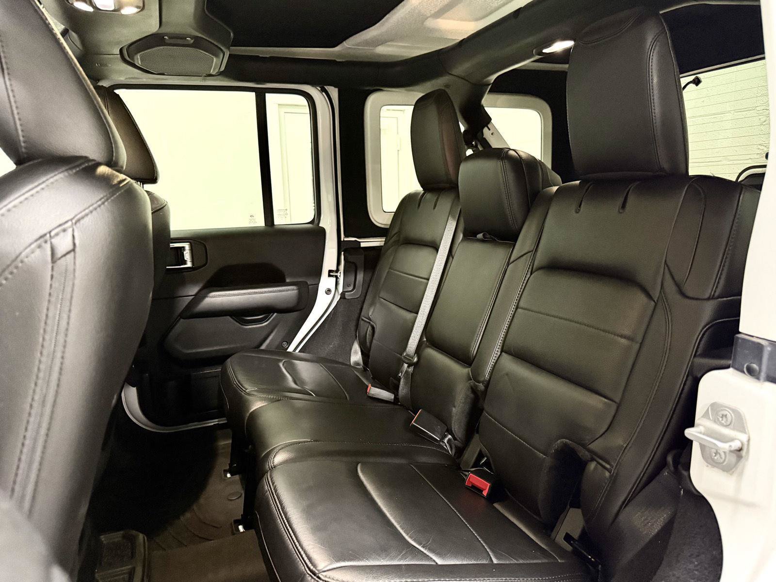 Used 2019 Jeep Wrangler Unlimited Sahara w/ Uconnect 4C Nav & Sound Group AWD/4WD image 17