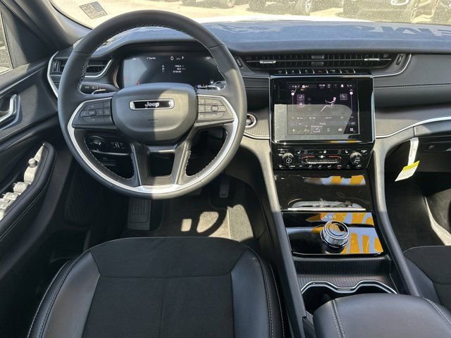 New 2025 Jeep Grand Cherokee Laredo image 23